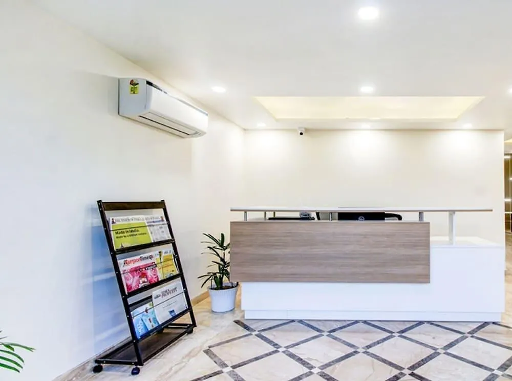 Hotel Mavens House Artemis Hospital Road 구르가온 3*,