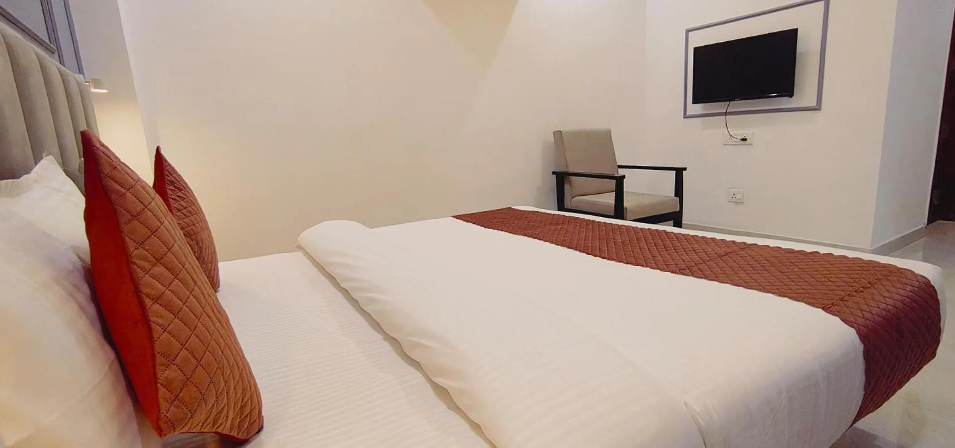 Hotel Mavens House Artemis Hospital Road 구르가온 3*,
