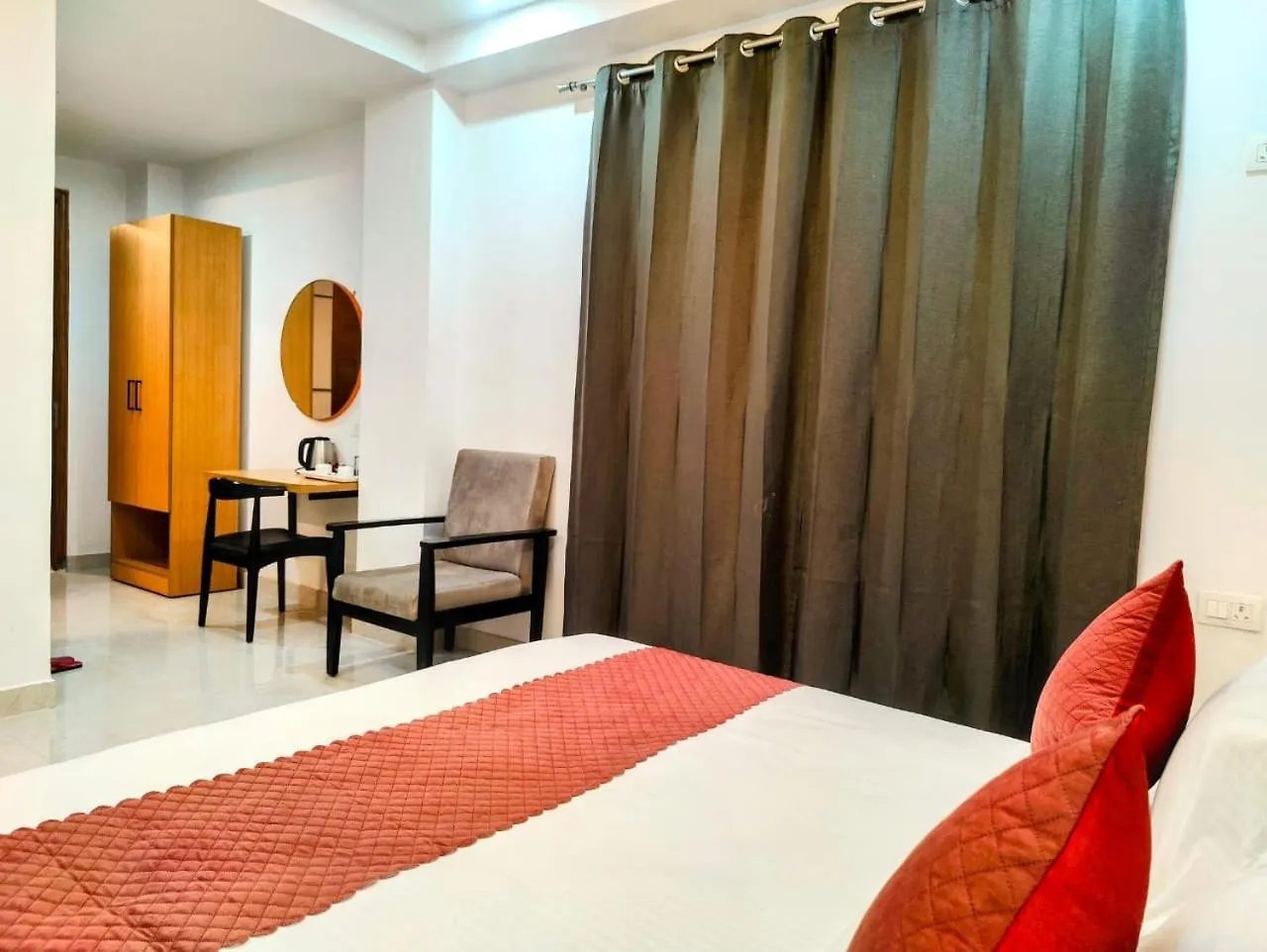 Hotel Mavens House Artemis Hospital Road 구르가온 게스트하우스