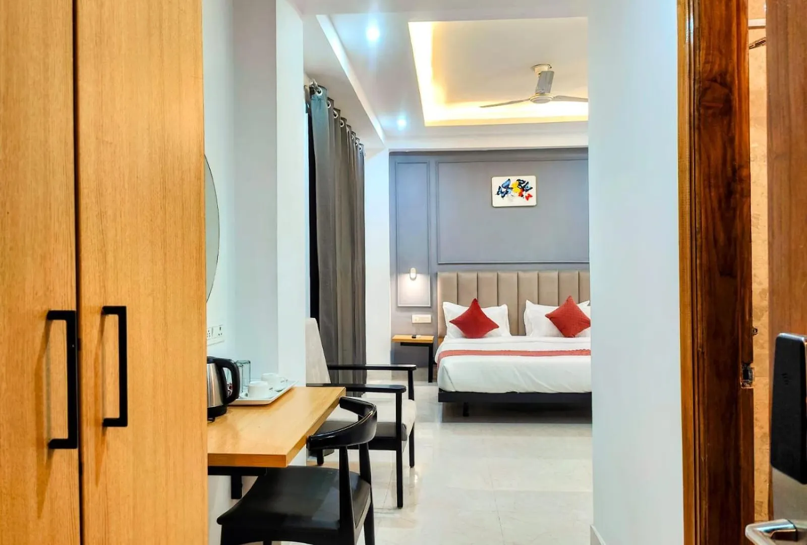 게스트하우스 Hotel Mavens House Artemis Hospital Road 구르가온