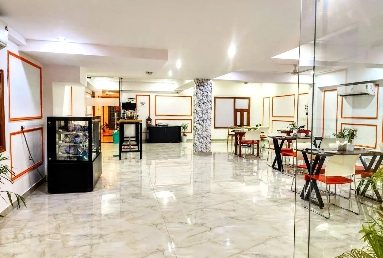 Hotel Mavens House Artemis Hospital Road 구르가온 3*,  인도