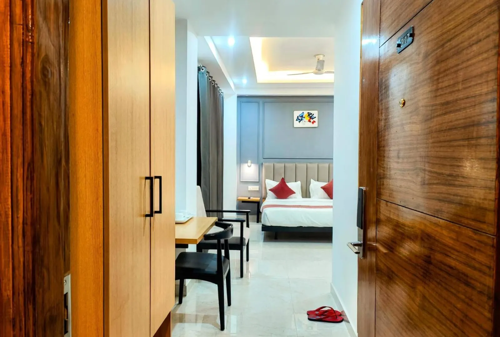 게스트하우스 Hotel Mavens House Artemis Hospital Road 구르가온