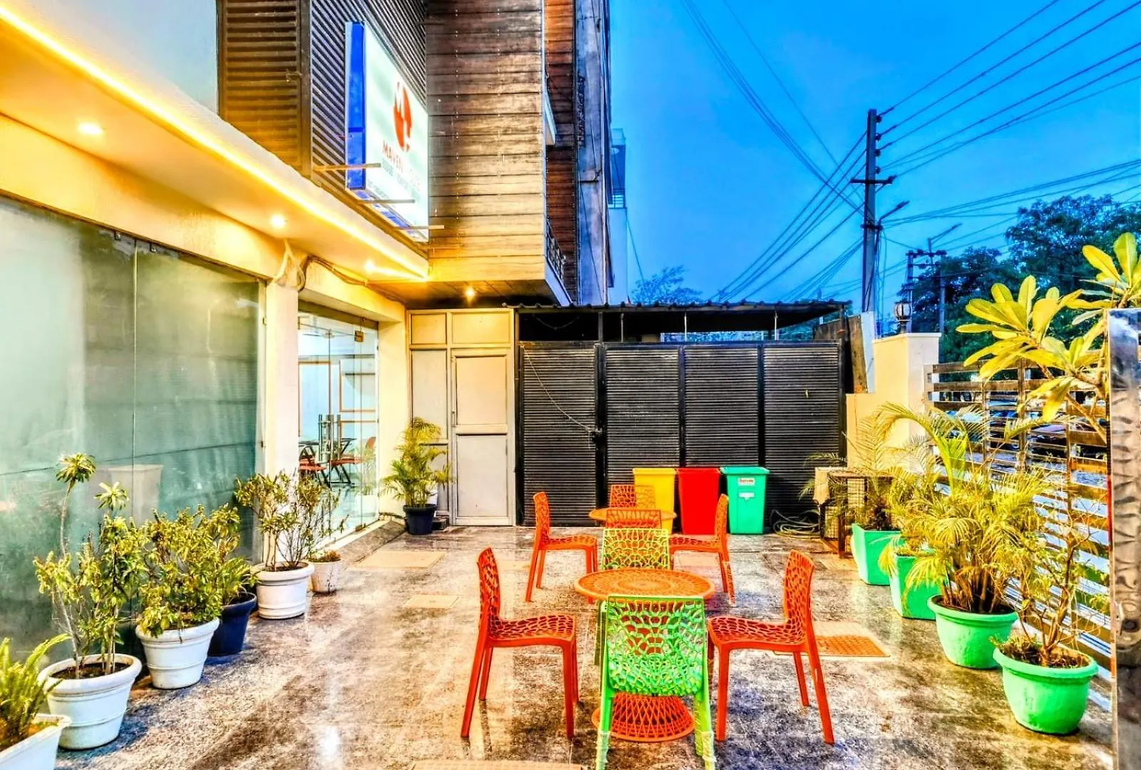 게스트하우스 Hotel Mavens House Artemis Hospital Road 구르가온