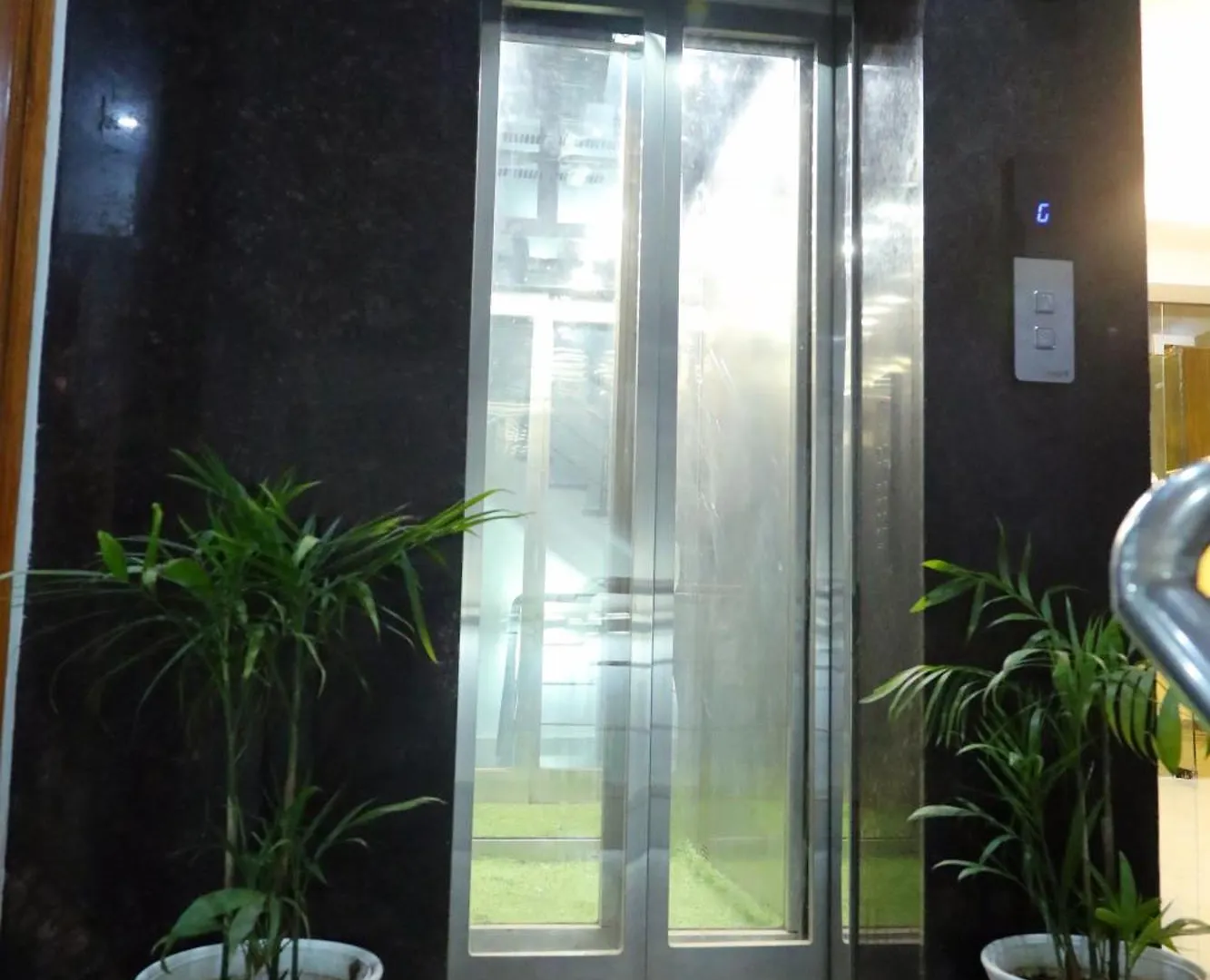 Hotel Mavens House Artemis Hospital Road 구르가온 게스트하우스