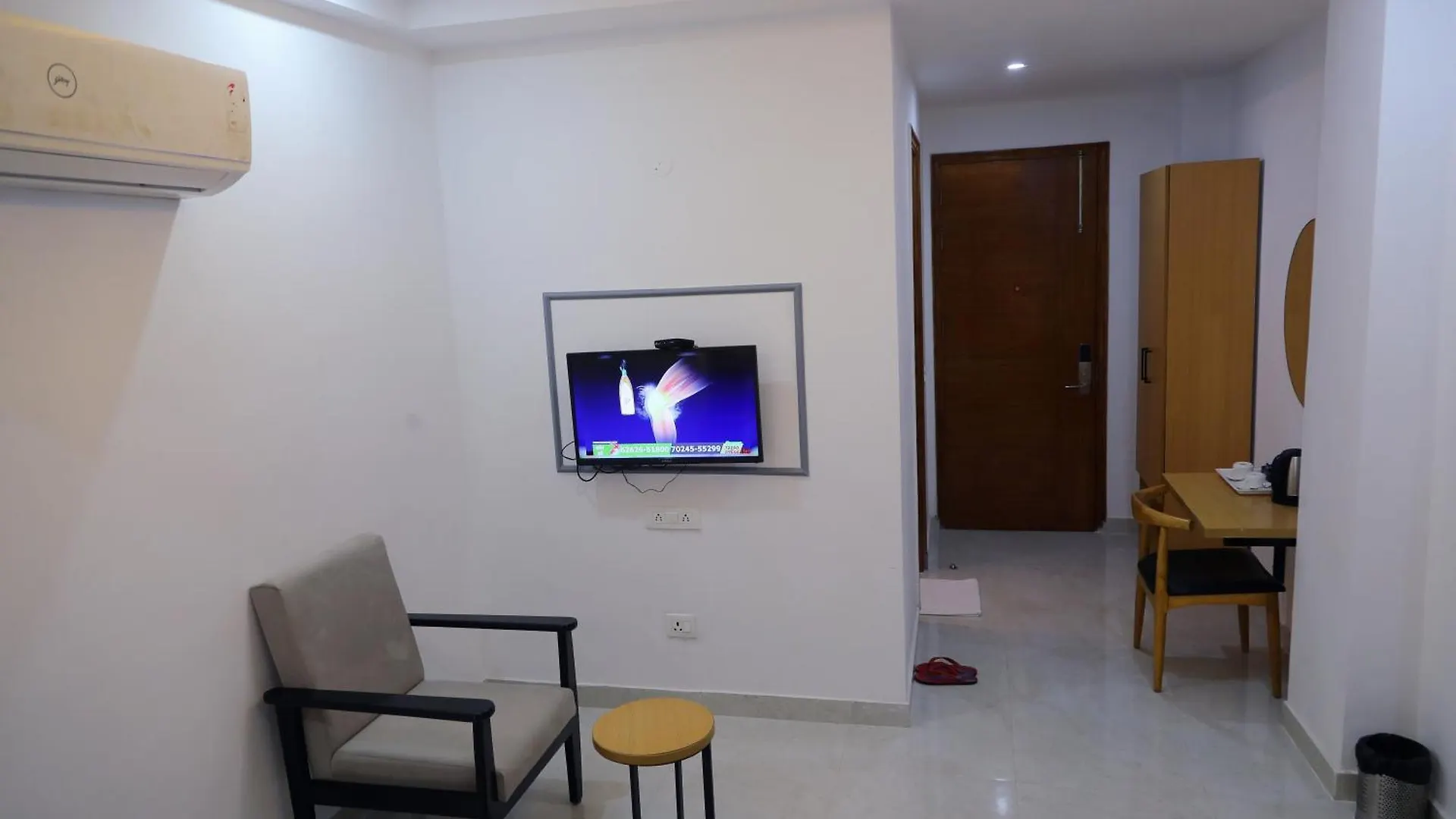 게스트하우스 Hotel Mavens House Artemis Hospital Road 구르가온