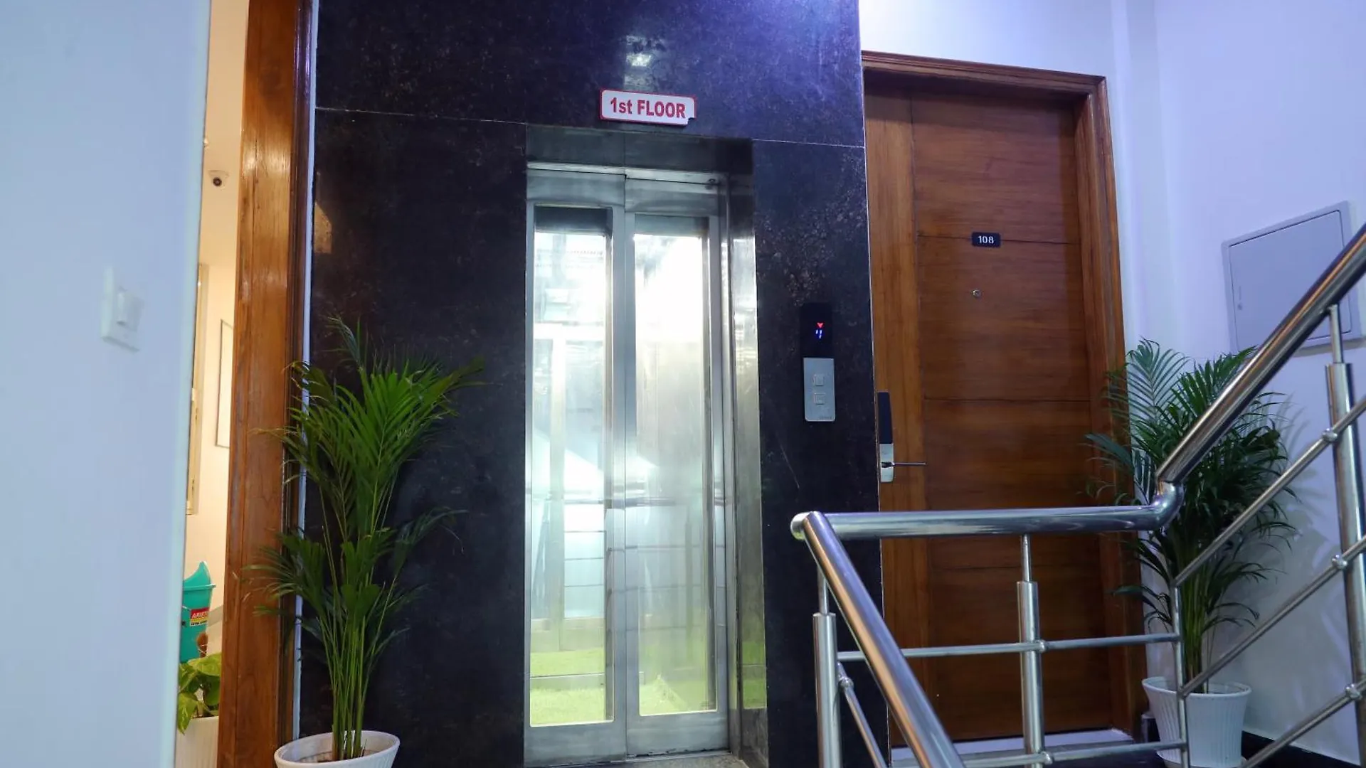 Hotel Mavens House Artemis Hospital Road 구르가온 게스트하우스