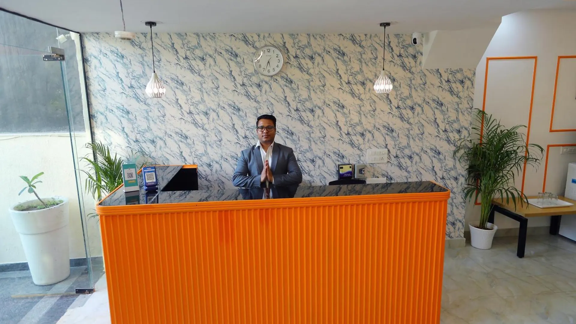 Hotel Mavens House Artemis Hospital Road 구르가온 3*,  인도