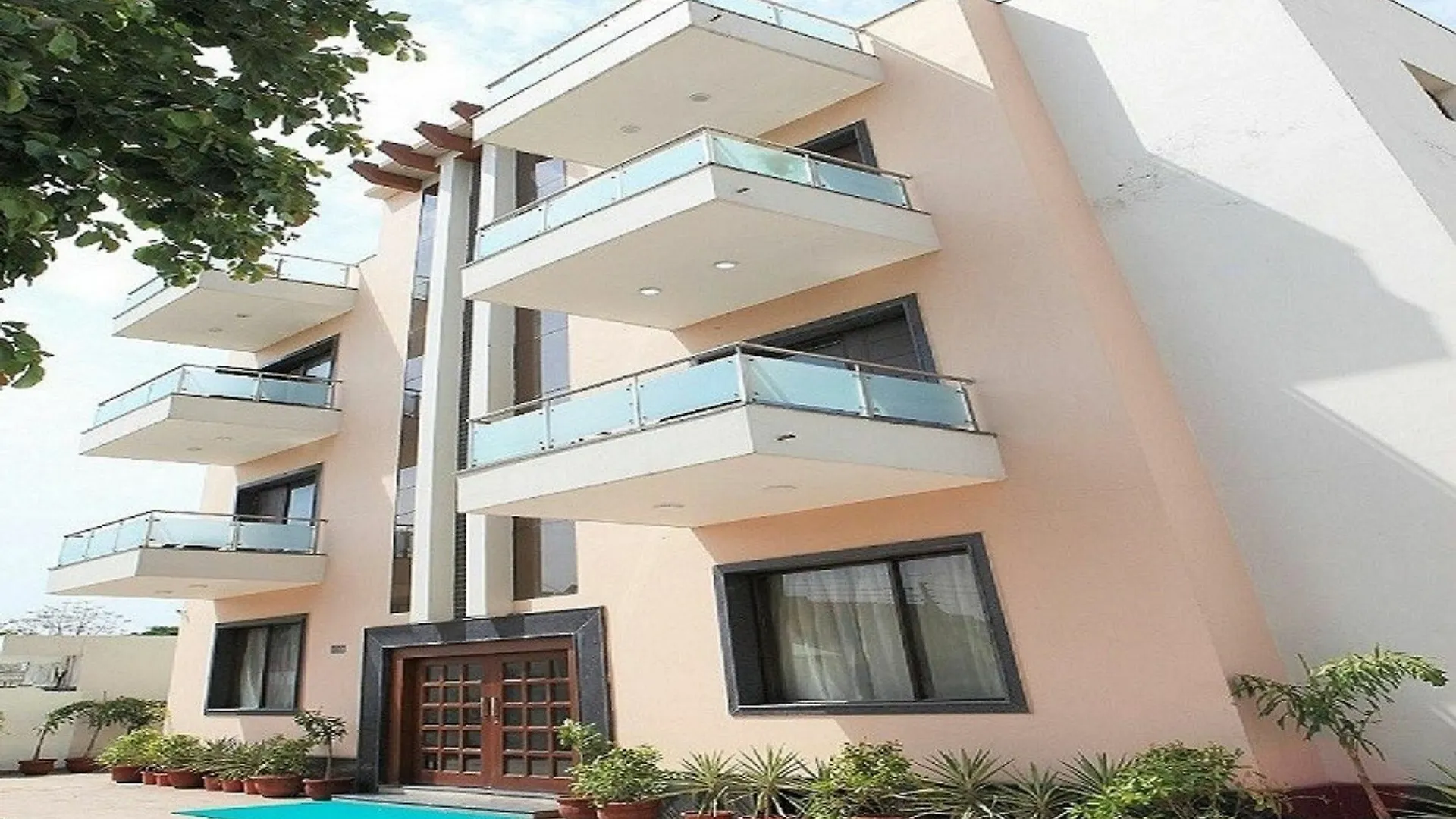 Hotel Mavens House Artemis Hospital Road 구르가온 3*,  인도